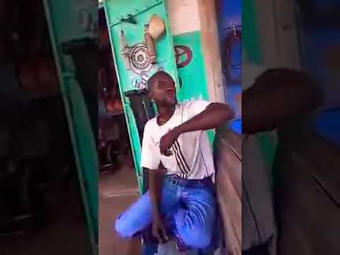 سخروا من لونه وبشرته فأبهرهم بإبداعه وصوته